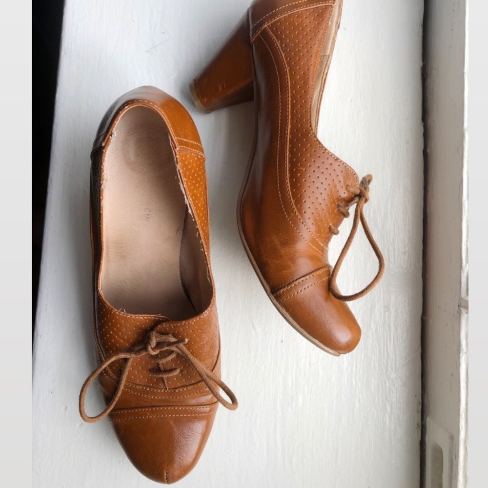 ModCloth Chelsea Crew Cognac Oxford Heels
